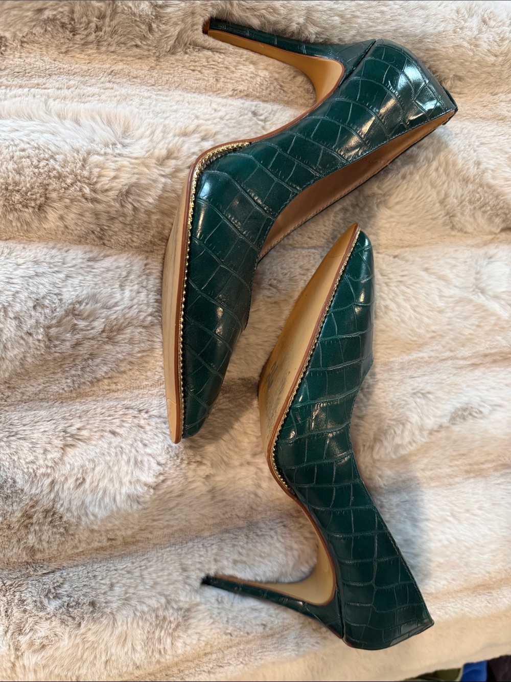 BCBG Dark Green Croc-Embossed Pointed Toe Stiletto Pumps - Picture 3 of 3